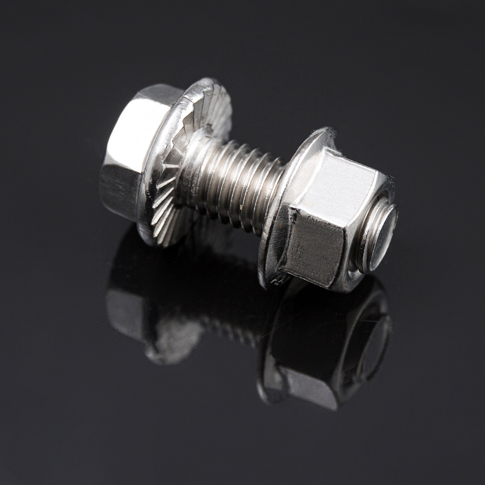 Boulon à bride hexagonale avec dentelure